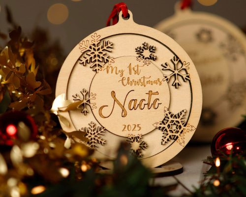 8ミリ厚☆2層の木製クリスマスオーナメント 雪の結晶 名入れ 年号刻印