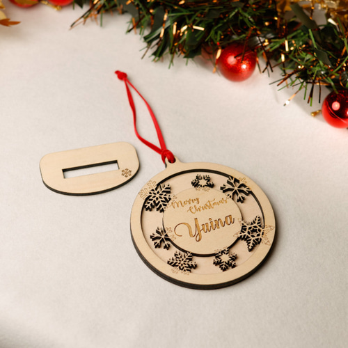 8ミリ厚☆2層の木製クリスマスオーナメント 雪の結晶 名入れ 年号刻印