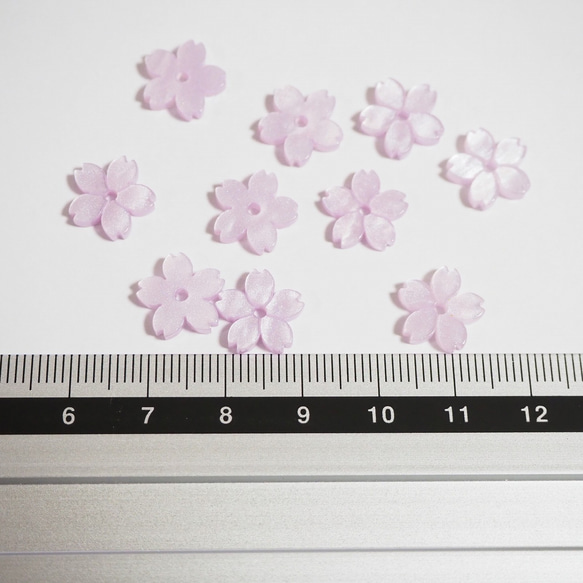 10個 桜 樹脂ビーズ 12mm パープル 花びら フラワービーズ フラワーパーツ アクセサリーパーツ 【A198】 3枚目の画像