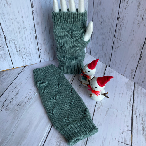 ハンドウォーマー、セージグリーン、透かし編みⒶ、毛100％、受注制作