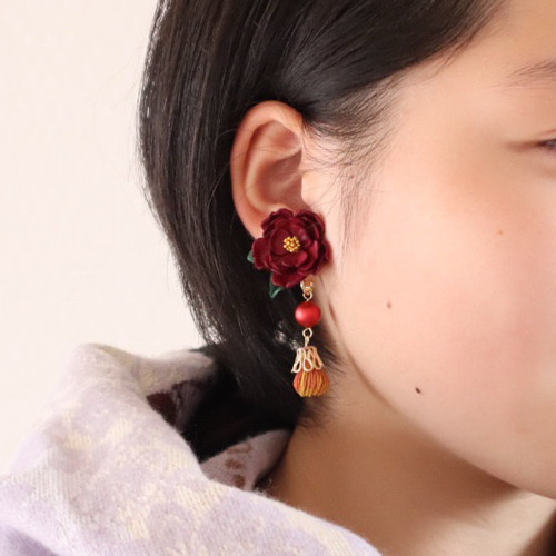 黒椿*赤パールとタッセル革花イヤリング/赤レッド/秋冬アクセサリー