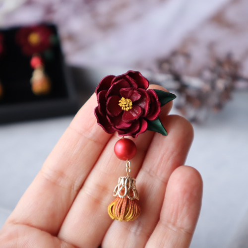 黒椿*赤パールとタッセル革花ピアス/赤レッド/秋冬アクセサリー/2022 