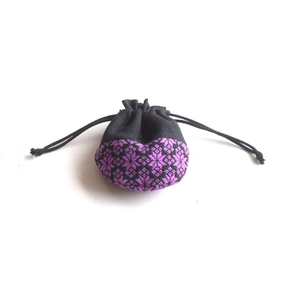 黒×紫・こぎん刺し【リネンまるい巾着袋】小物整理に◎ 2枚目の画像