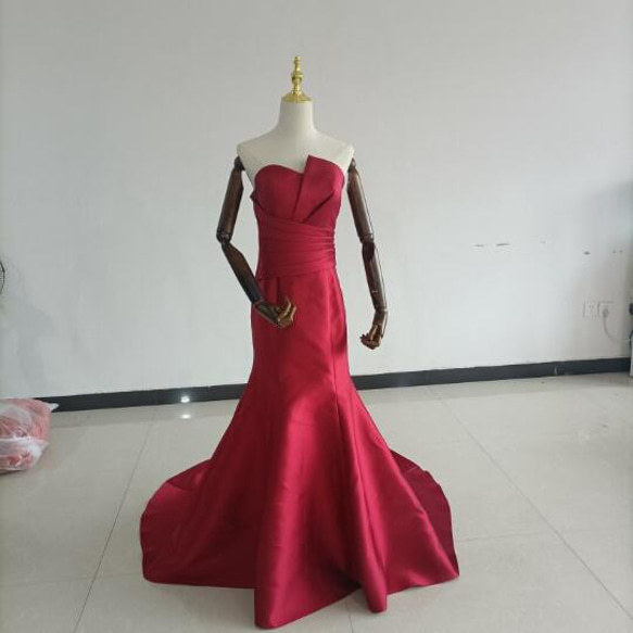 可愛い 花嫁 前撮り パーティードレス ワインレッド トレーン 二次会  