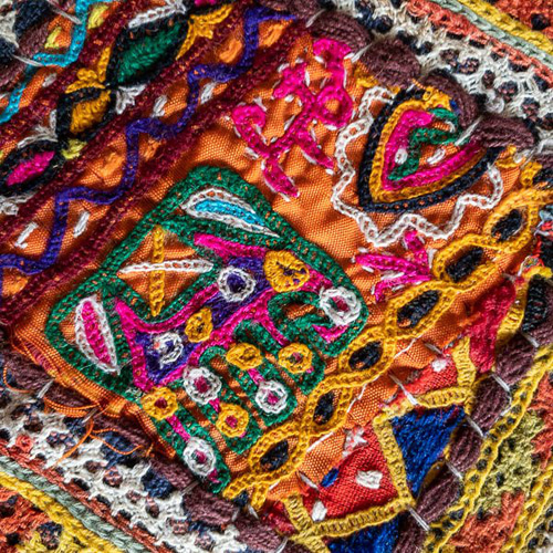 インド グジャラート州カッチ地方 刺繍パッチワークタペストリー インド グジャラート州カッチ地方 刺繍パッチワークタペストリー