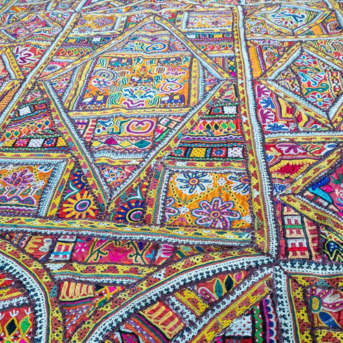 インド グジャラート州カッチ地方 刺繍パッチワークタペストリー