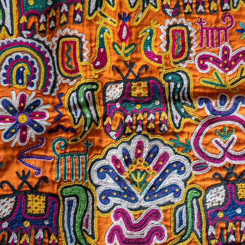 インド グジャラート州カッチ地方 刺繍パッチワークタペストリー インド グジャラート州カッチ地方 刺繍パッチワークタペストリー