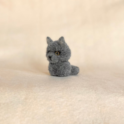 猫ちゃんのぽんぽんチャーム（ミニサイズおすわり）　　　 9枚目の画像