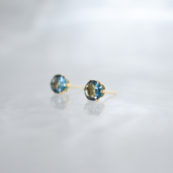【大粒ロンドンブルートパーズのシンプルな一粒スタッドピアス】6mm/青/天然石/サージカルステンレス/つけっぱなしok 5枚目の画像