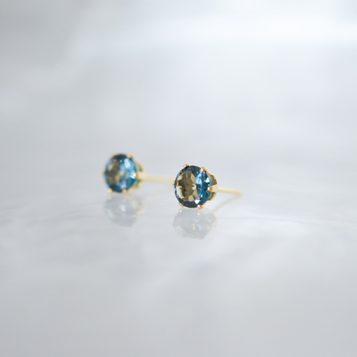 大粒ロンドンブルートパーズのお守りピアス】6mm/青/天然石