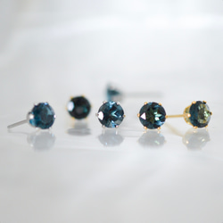 【大粒ロンドンブルートパーズのシンプルな一粒スタッドピアス】6mm/青/天然石/サージカルステンレス/つけっぱなしok 8枚目の画像