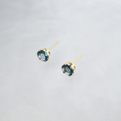 【大粒ロンドンブルートパーズのシンプルな一粒スタッドピアス】6mm/青/天然石/サージカルステンレス/つけっぱなしok 6枚目の画像