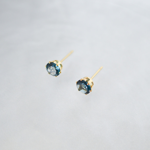 【大粒ロンドンブルートパーズのシンプルな一粒スタッドピアス】6mm/青/天然石/サージカルステンレス/つけっぱなしok 6枚目の画像