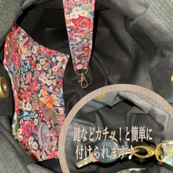 コロンと可愛いショルダーグラニーバッグ　✤リバティ✤ キュリアスランド　ブラック地　メルヘンな大人可愛いバッグ 5枚目の画像
