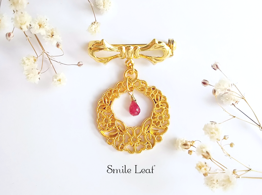 ルビーのアンティーク風ブローチ