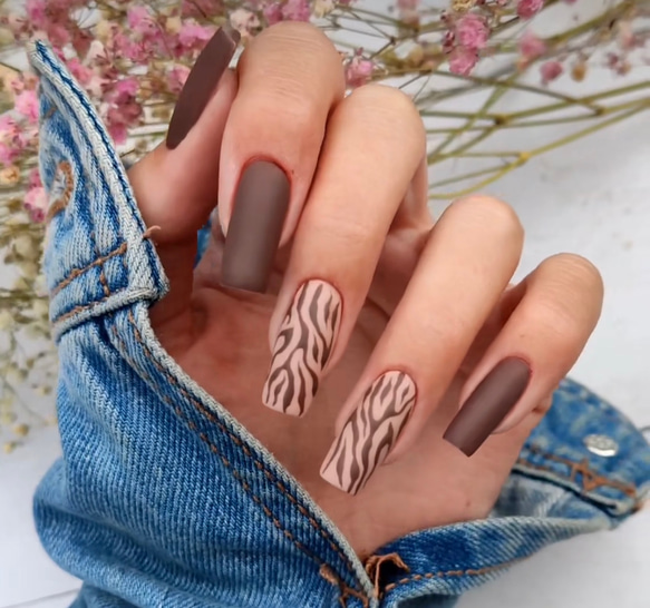 シンプルマットブラウンゼブラネイルチップ❤︎゛ ネイルチップ