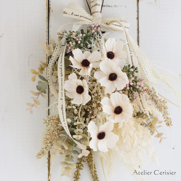 コスモス＆パンパス スワッグ＜アーティフィシャルフラワー＞オフホワイト【母の日】 2枚目の画像