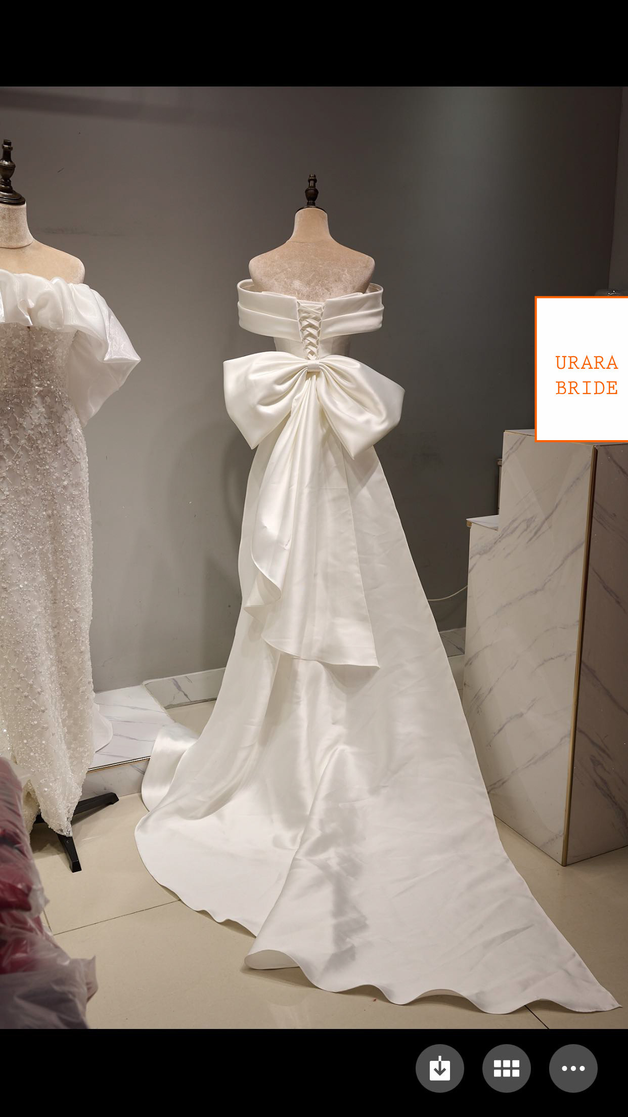 サテン チューブトップ シンプルソフトウエディングドレス とてつもない 