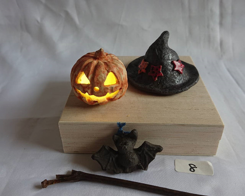 ⑧小鳥用小物 陶器 ハロウィン 魔女帽子 コウモリ かぼちゃ 小鳥