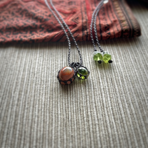 オパール・ペリドットのマクラメネックレス カンテラオパールとペリドットのマクラメネックレス ネックレス