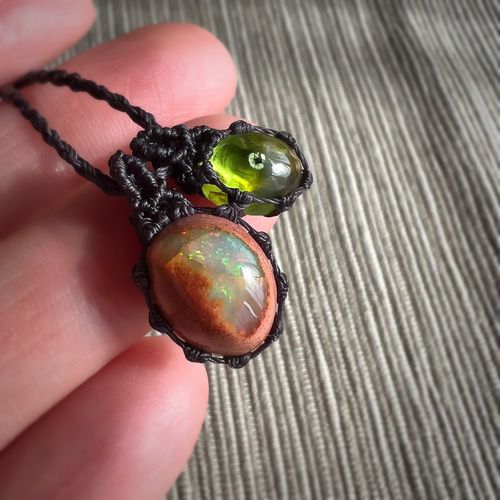 カンテラオパールとペリドットのマクラメネックレス ネックレス