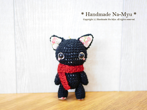 ★即日発送★fabric&wool★ マフラー取り外し可能・黒猫ちゃん：立ち姿・約9cm／Mサイズ 2枚目の画像