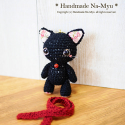 ★即日発送★fabric&wool★ マフラー取り外し可能・黒猫ちゃん：立ち姿・約9cm／Mサイズ 1枚目の画像