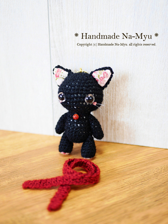 ★即日発送★fabric&wool★ マフラー取り外し可能・黒猫ちゃん：立ち姿・約9cm／Mサイズ 1枚目の画像