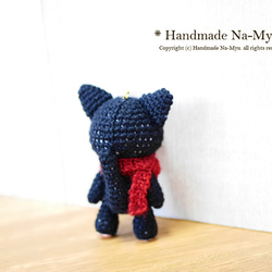 ★即日発送★fabric&wool★ マフラー取り外し可能・黒猫ちゃん：立ち姿・約9cm／Mサイズ 4枚目の画像