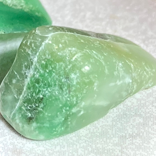 長寿の御守り✨　糸魚川　翡翠　原石　ジェダイド　タンブル 糸魚川 ✨ 翡翠 原石 ジェダイド ミニタンブル 天然石 東洋