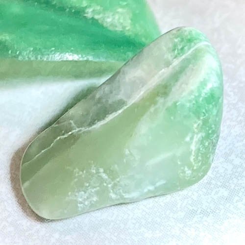 糸魚川翡翠 翡翠 黒×ミントグリーン 原石 105.7g 2025年最新】Yahoo