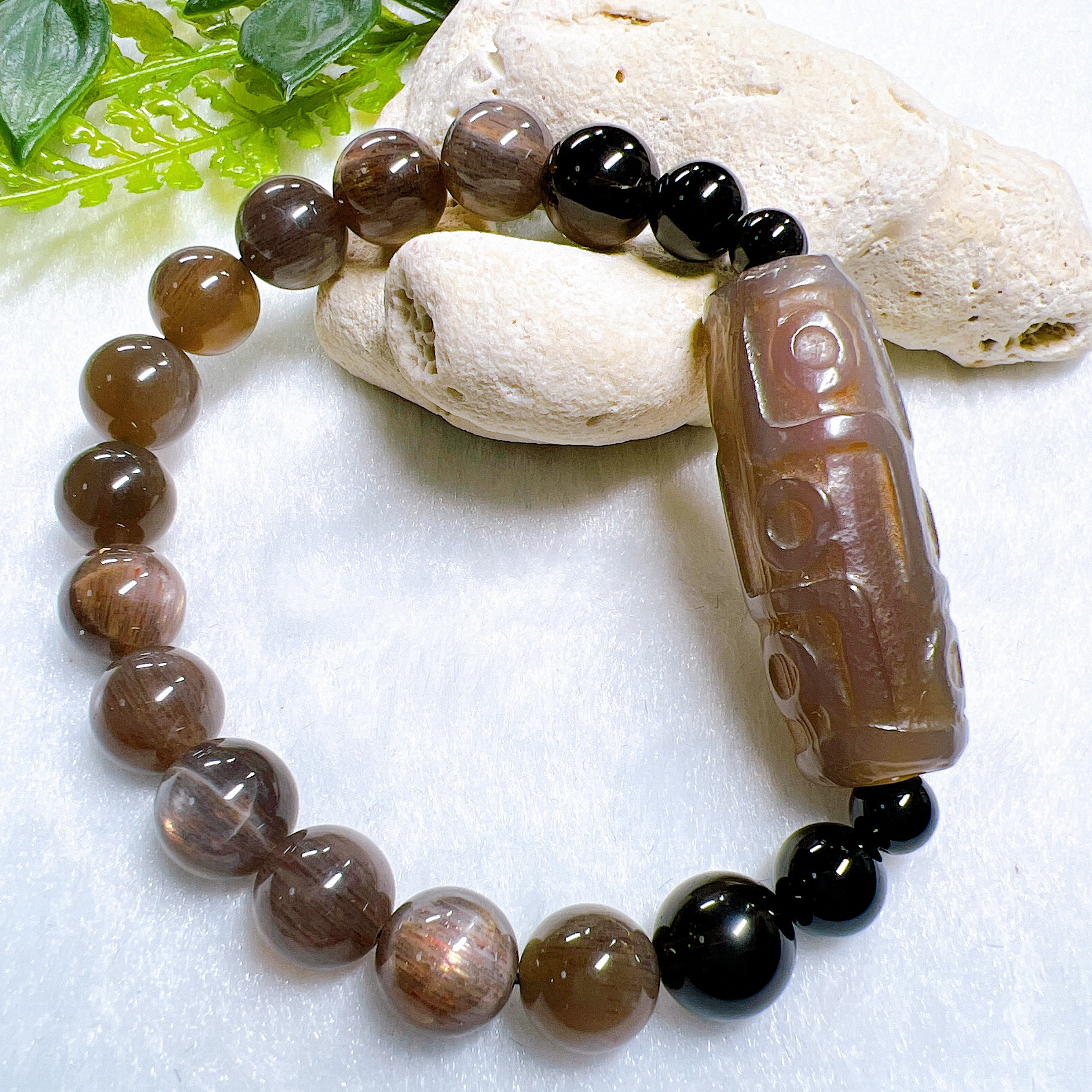 9眼天珠☆不思議な輝きを放つ希少石☆ブラックサンストーン