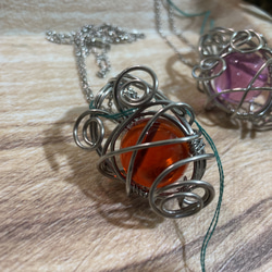 ダイヤ型鉱石風天然石ワイヤーラッピングネックレス ネックレス