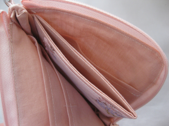 ブーケ柄（くすみピンク色）　ハーフウォレット　L字ファスナー財布　 3枚目の画像