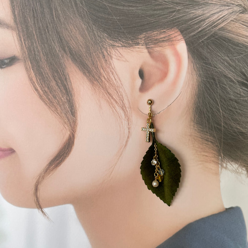 秋の予感♪葉っぱモチーフの揺れるイヤリングorピアス イヤリング