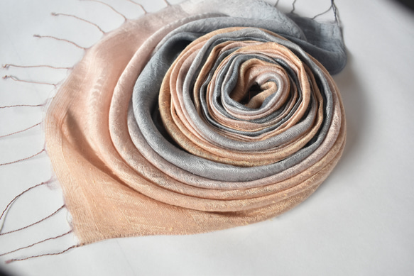 二重紗織お肌触りの良いシルクレーヨン「桃花染色～銀色」　 11枚目の画像