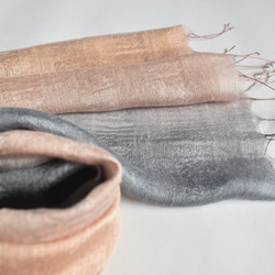 二重紗織お肌触りの良いシルクレーヨン「桃花染色～銀色」　 8枚目の画像