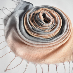 二重紗織お肌触りの良いシルクレーヨン「桃花染色～銀色」　 1枚目の画像