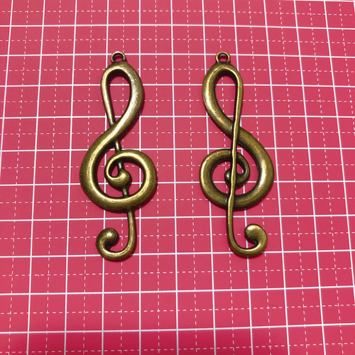 6個 アンティークブロンズ ト音記号 音楽 チャーム アモール チャーム