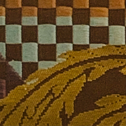 【西陣織1点物 壁掛け・置き型アートフレーム】和柄布地3種、花柄(ナデシコ)・市松模様。正絹100%・草木染め能衣装 4枚目の画像