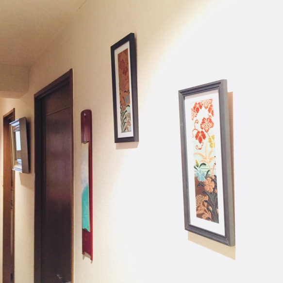 【西陣織1点物 壁掛け・置き型アートフレーム】和柄布地3種、花柄(ナデシコ)・市松模様。正絹100%・草木染め能衣装 8枚目の画像