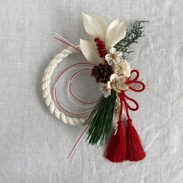 白のしめ縄 〜プリザーブドフラワーとソーラーフラワーのしめ飾り