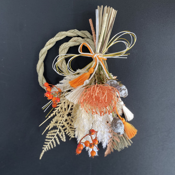 国産注連縄に ふわふわのパンパスグラスを添えた お正月 しめ飾り