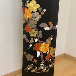 友禅　枝梅　金駒刺繍　金彩　黒留のVネックロング丈フォーマルドレス★着物リメイク 3枚目の画像