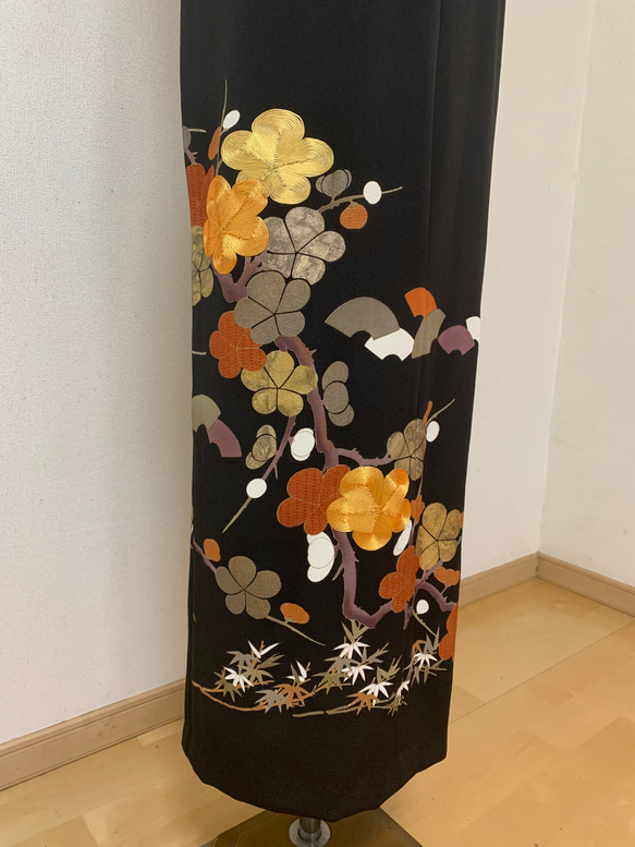 友禅　枝梅　金駒刺繍　金彩　黒留のVネックロング丈フォーマルドレス★着物リメイク 3枚目の画像