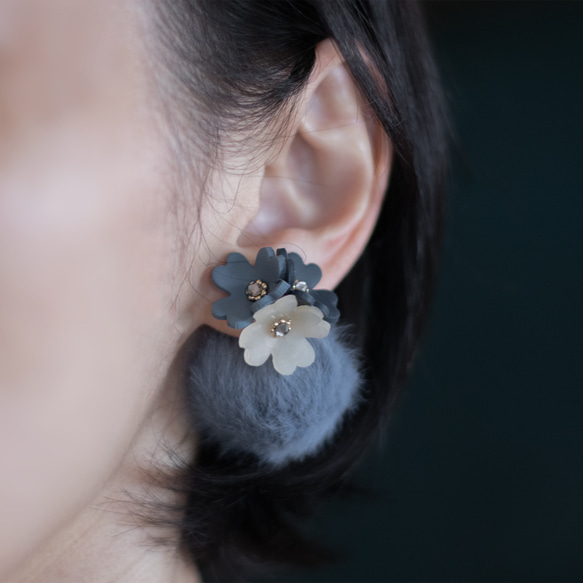 數量有限 / 花朵和絨球 / 軟陶耳環 / 耳夾 / 藍色 第3張的照片