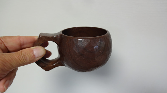 ウオールナットで作った一木彫りコーヒーカップ 6枚目の画像