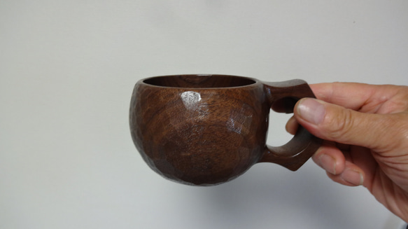 ウオールナットで作った一木彫りコーヒーカップ 5枚目の画像