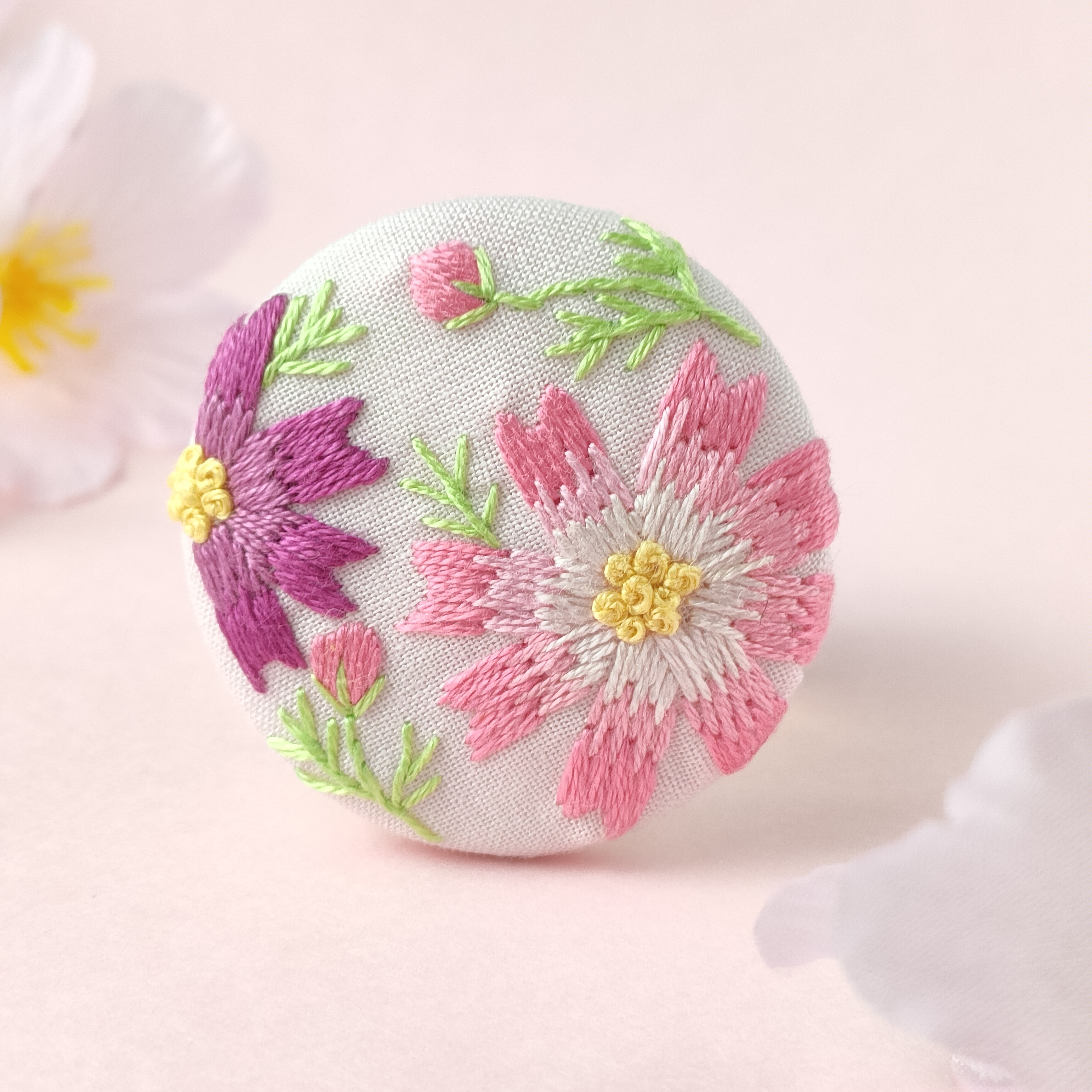 【専用】ハンドメイド　刺繍ブローチ　ヘアゴム