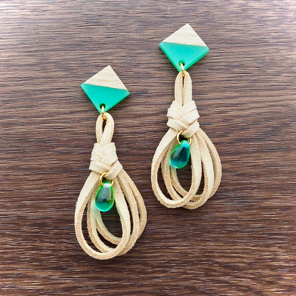 みょうが結びと木製パーツのピアス／イヤリング ピアス（スタッド・一  